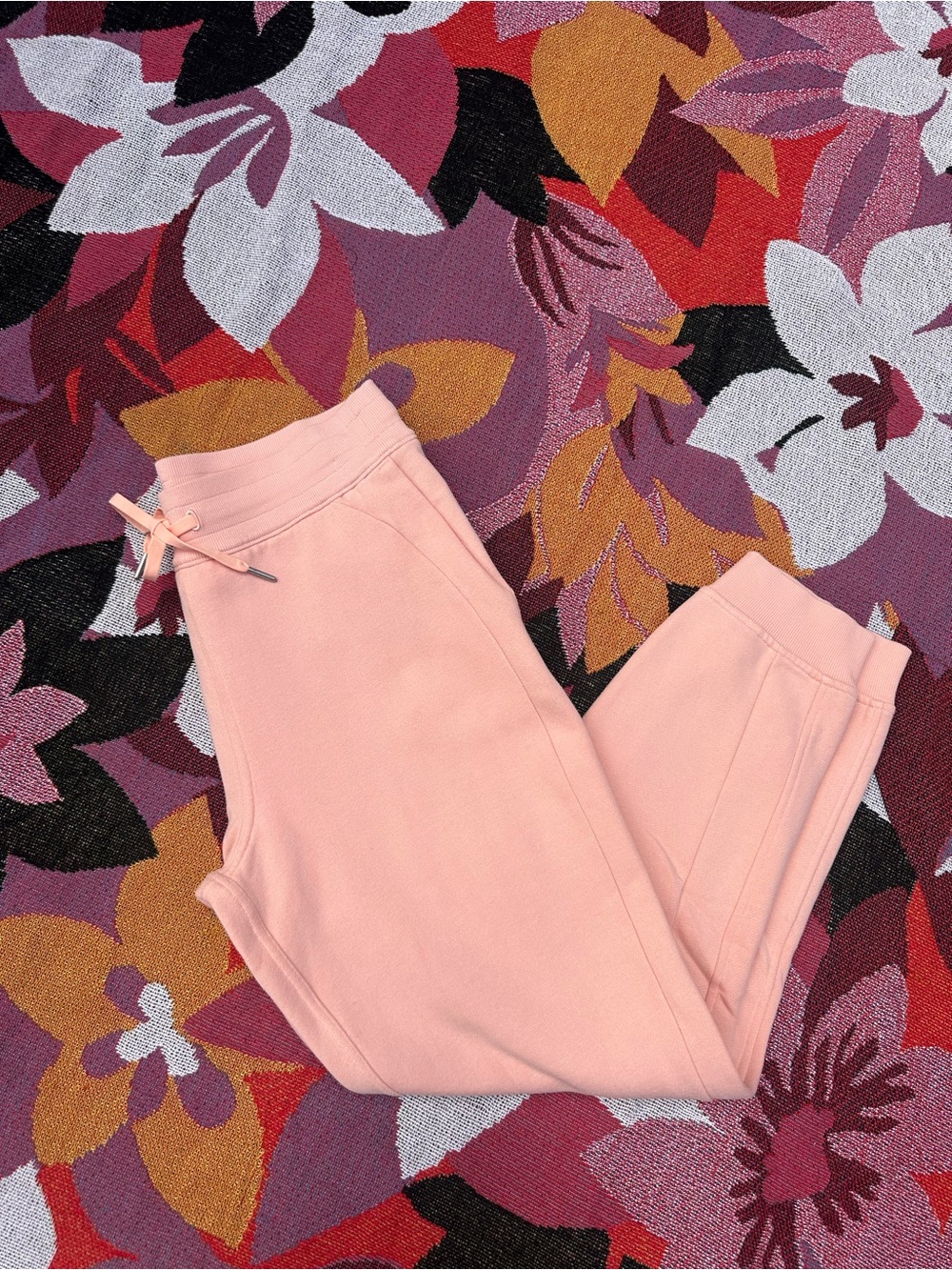 Lululemon Scuba High Rise Jogger 7/8 Length Peach Satin - Picture 2 of 8